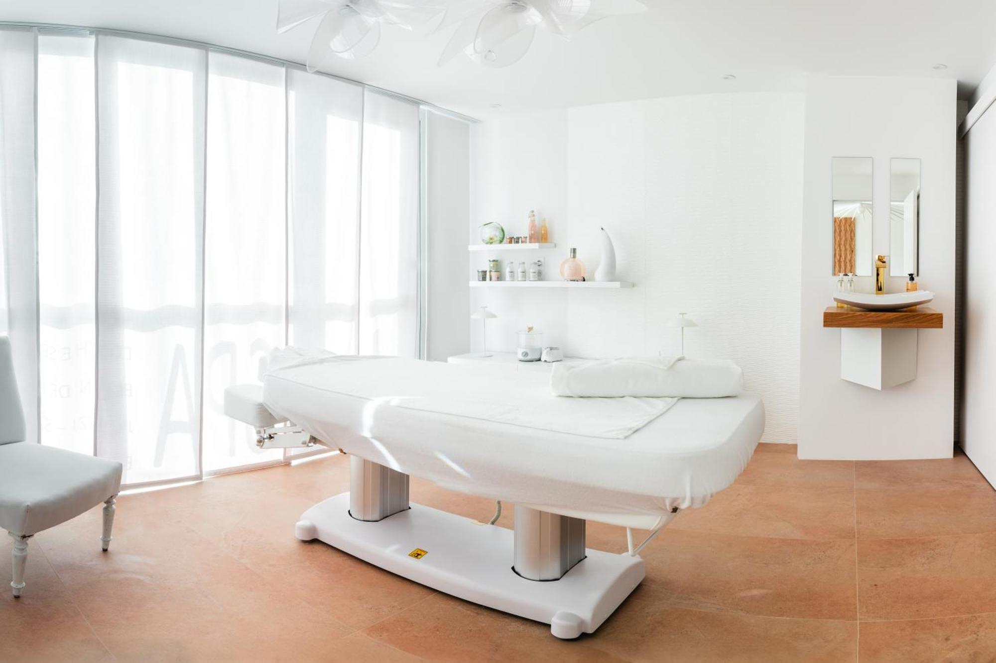Domaine De Mende Brenoux Suites & Spa Экстерьер фото